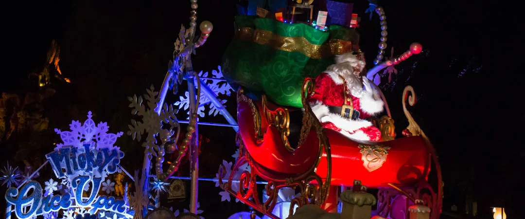 Santa Claus in the Parade - Mickey's Very Merry Christmas Party