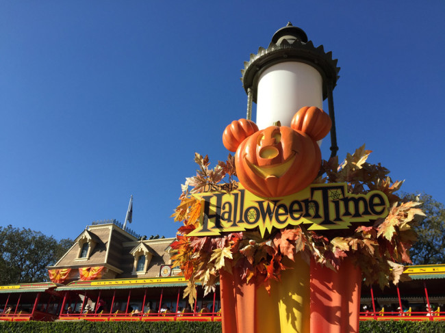 Disneyland - Halloween Time - iPhone 6 - 1/1800 sec, f 2.2, ISO 32, 4.15 mm