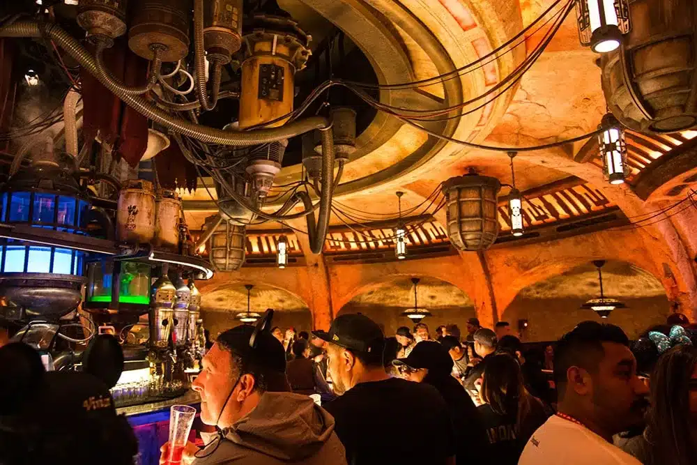 Cantina Wide- Oga's Cantina Review - Star Wars Galaxy's Edge - Guide2WDW
