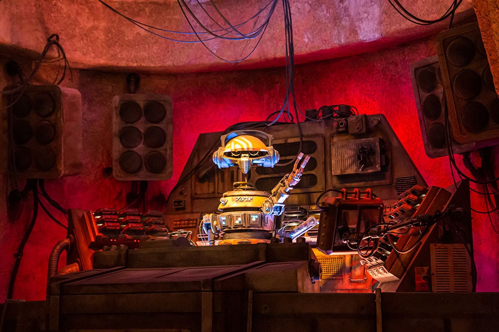 DJ Rex Red- Oga's Cantina Review - Star Wars Galaxy's Edge - Guide2WDW