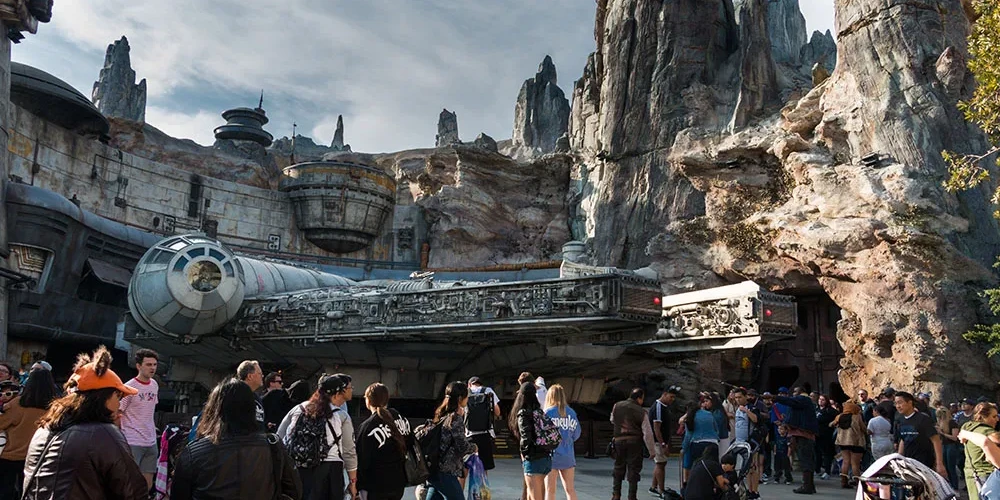 Millennium Falcon - Star Wars Galaxy's Edge