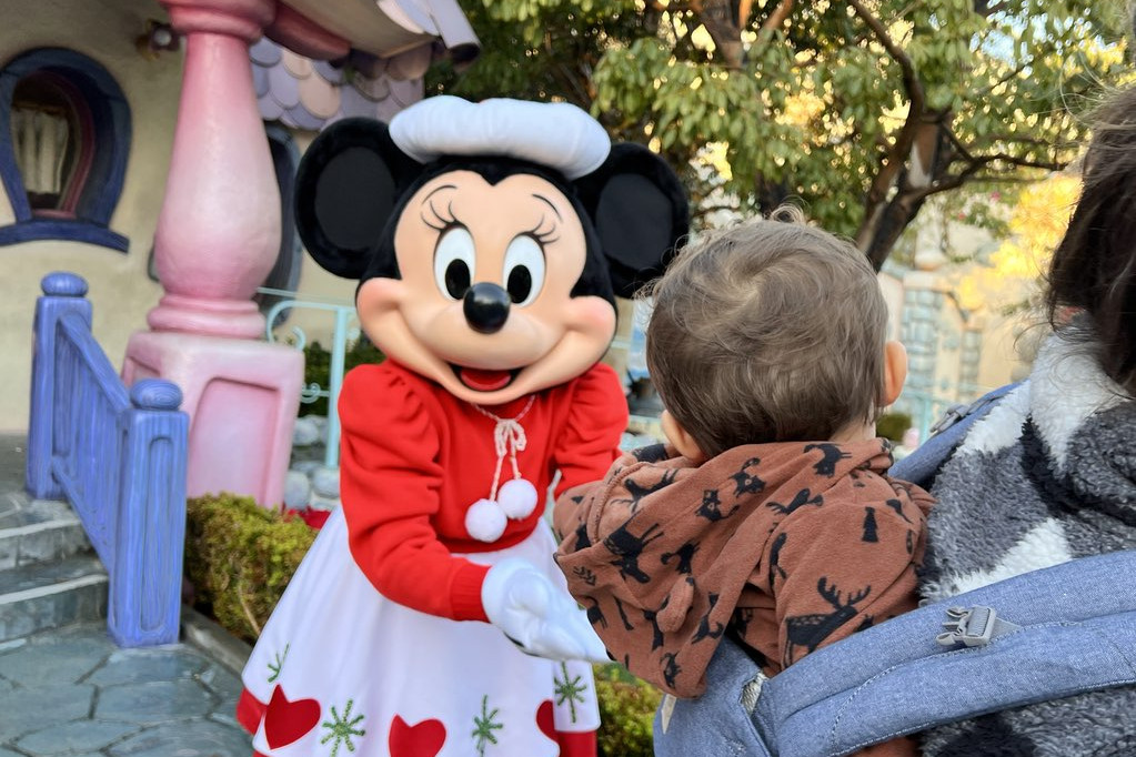 Toddler Carrier seeing Minnie- Disney Toddler Packing Guide