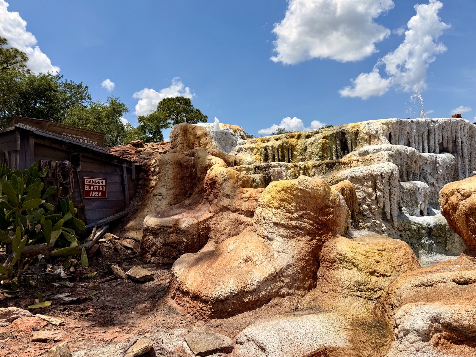Big Thunder Mountain - Exterior Scene - Magic Kingdom Ride - Guide2WDW