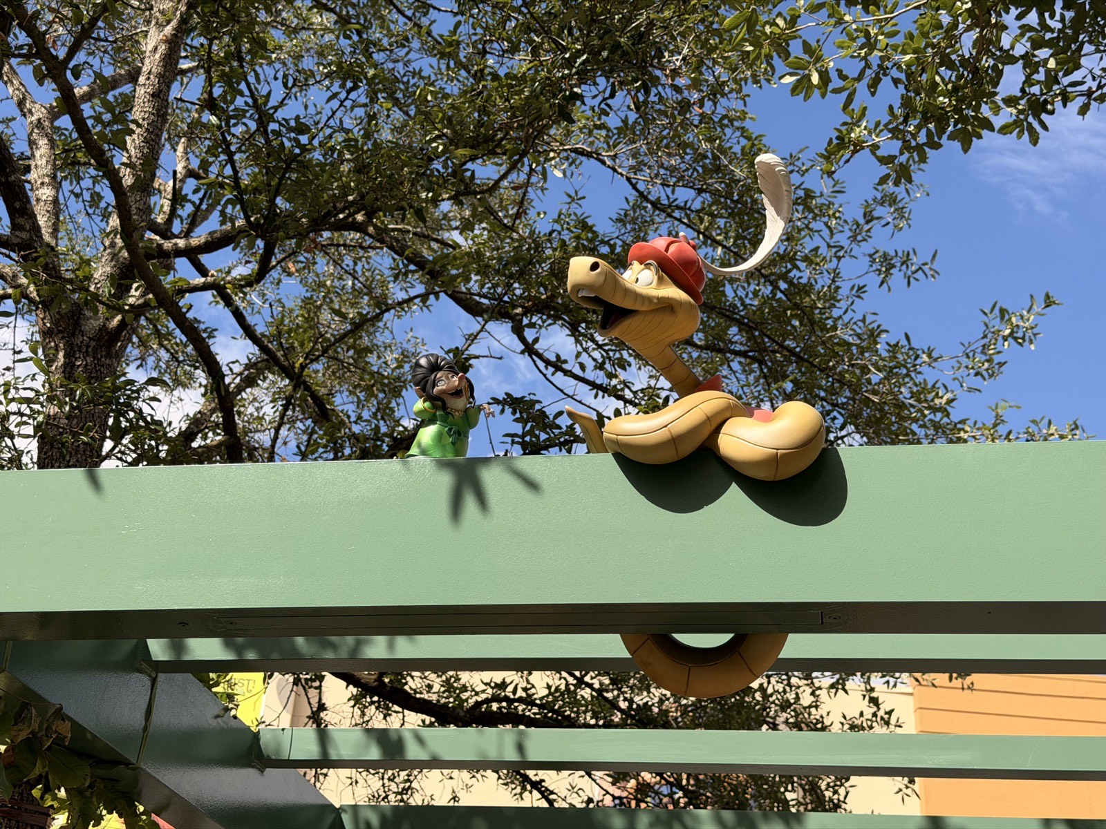 Walt Disney Studios Courtyard Characters - Hollywood Studios - Guide2WDW